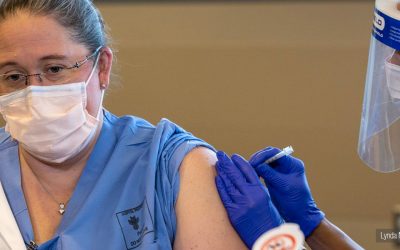 Todo el personal de Salud tiene prioridad en la vacunación, reitera OMS